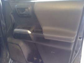 2017 TOYOTA TACOMA, GRAY, SR5, CREW CAB, 3.5L, AT, 4WD.  Z25937